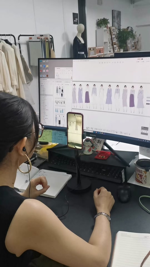 有17年以上品牌设计总监亲自把控产品开发方向,帮你的产品从研发